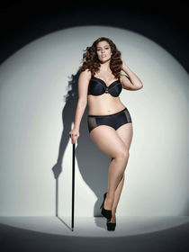 Chubby Women in Bikinis 02